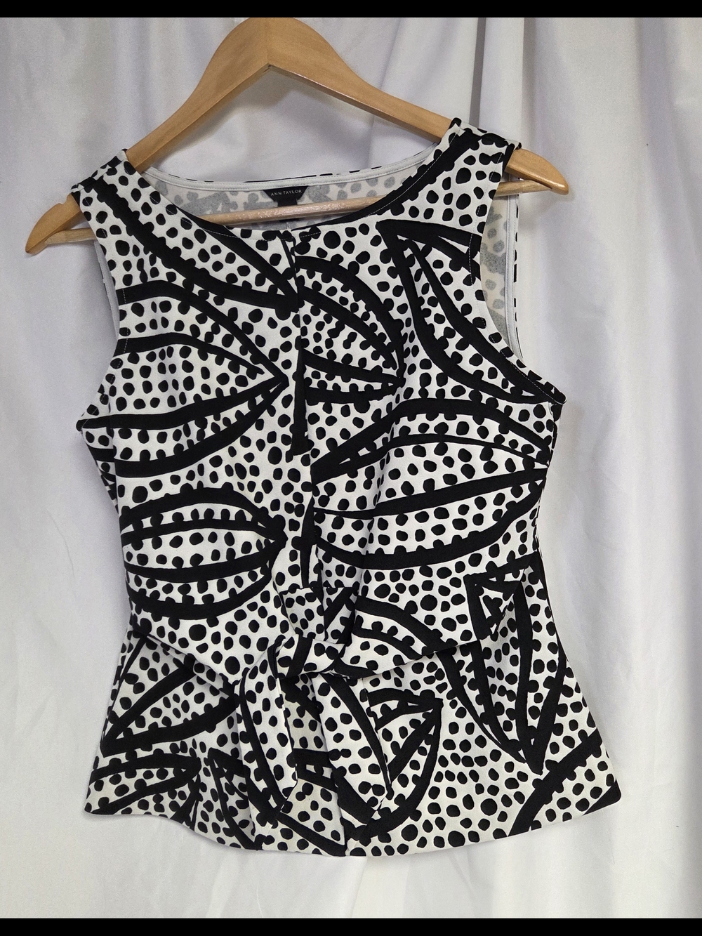 Ann‎ Taylor Black & White Graphic Sleeveless Peplum Top Small